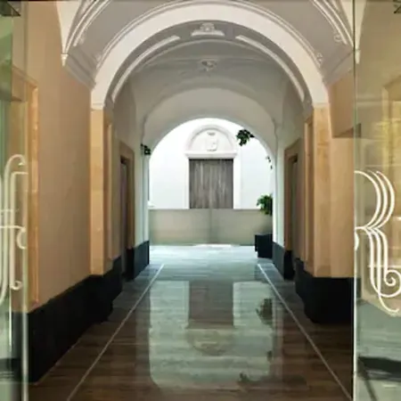 House Hotel 4*