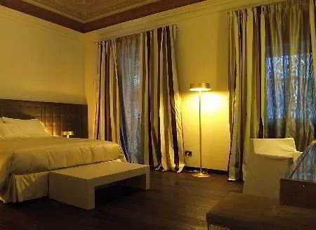 House Hotel