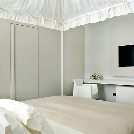 House Hotel