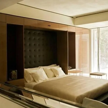 House Hotel